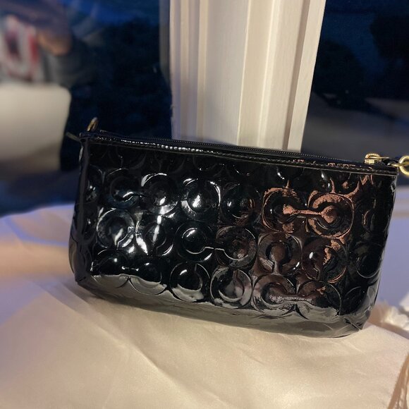 Coach Peyton Op Art Embossed Patent Leather Wristlet - Picture 5 of 10